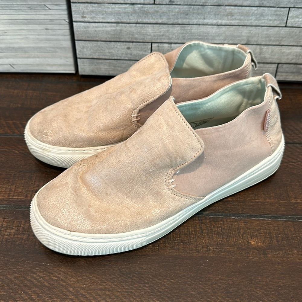 Light pink hey dude